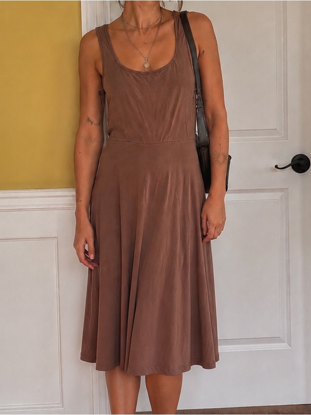 Women's Sleeveless Scoop Neck Midi Dress in Brown